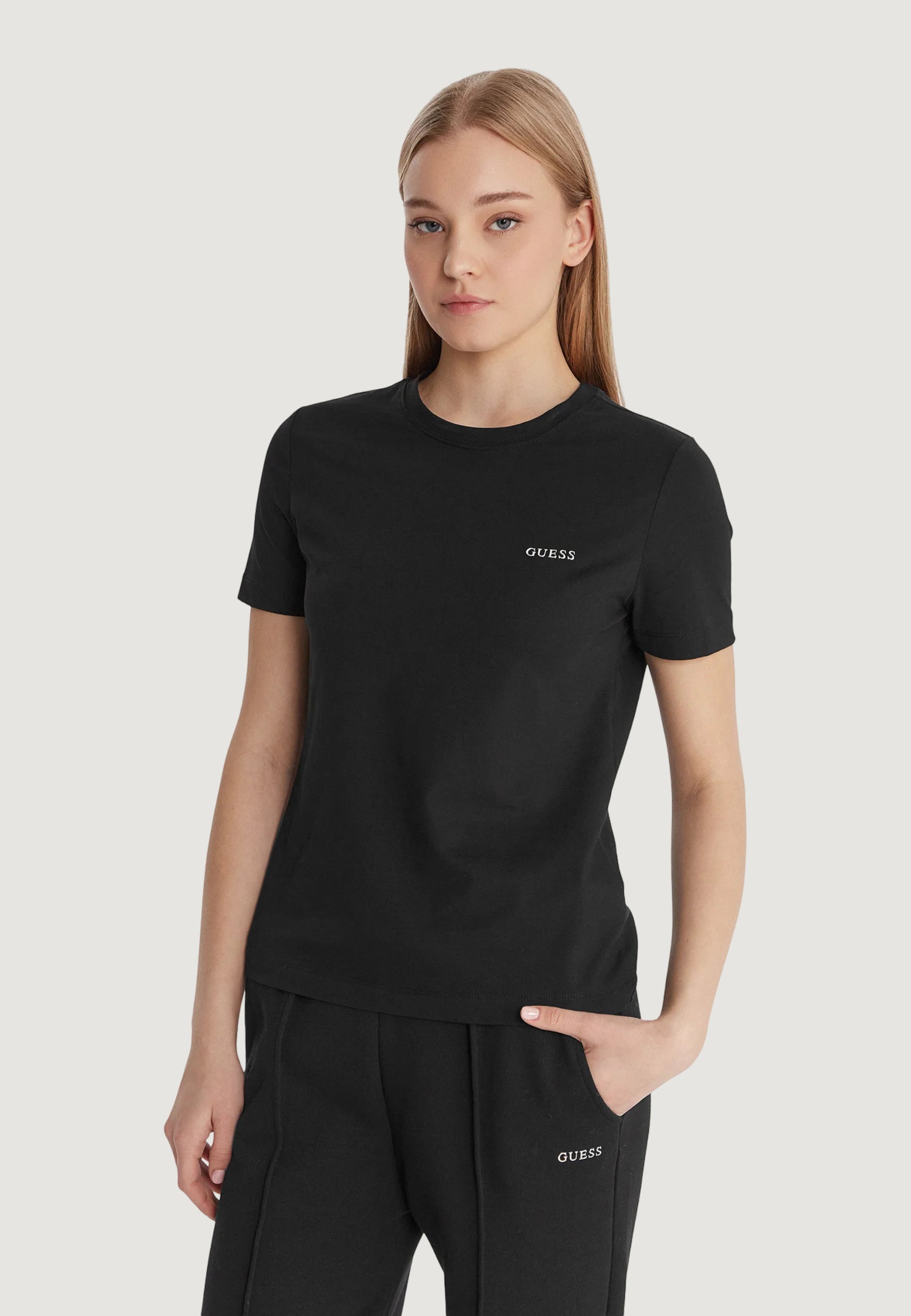T-shirts Guess Active TRACEY CN SS T-SHIRT