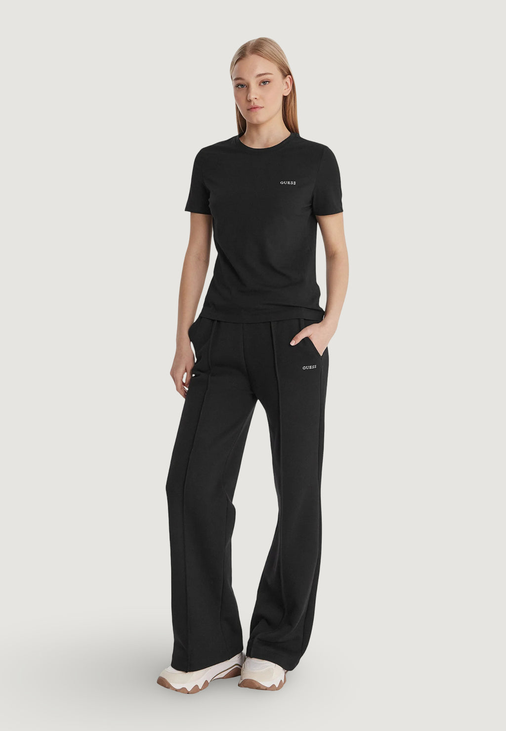 T-shirts Guess Active TRACEY CN SS T-SHIRT