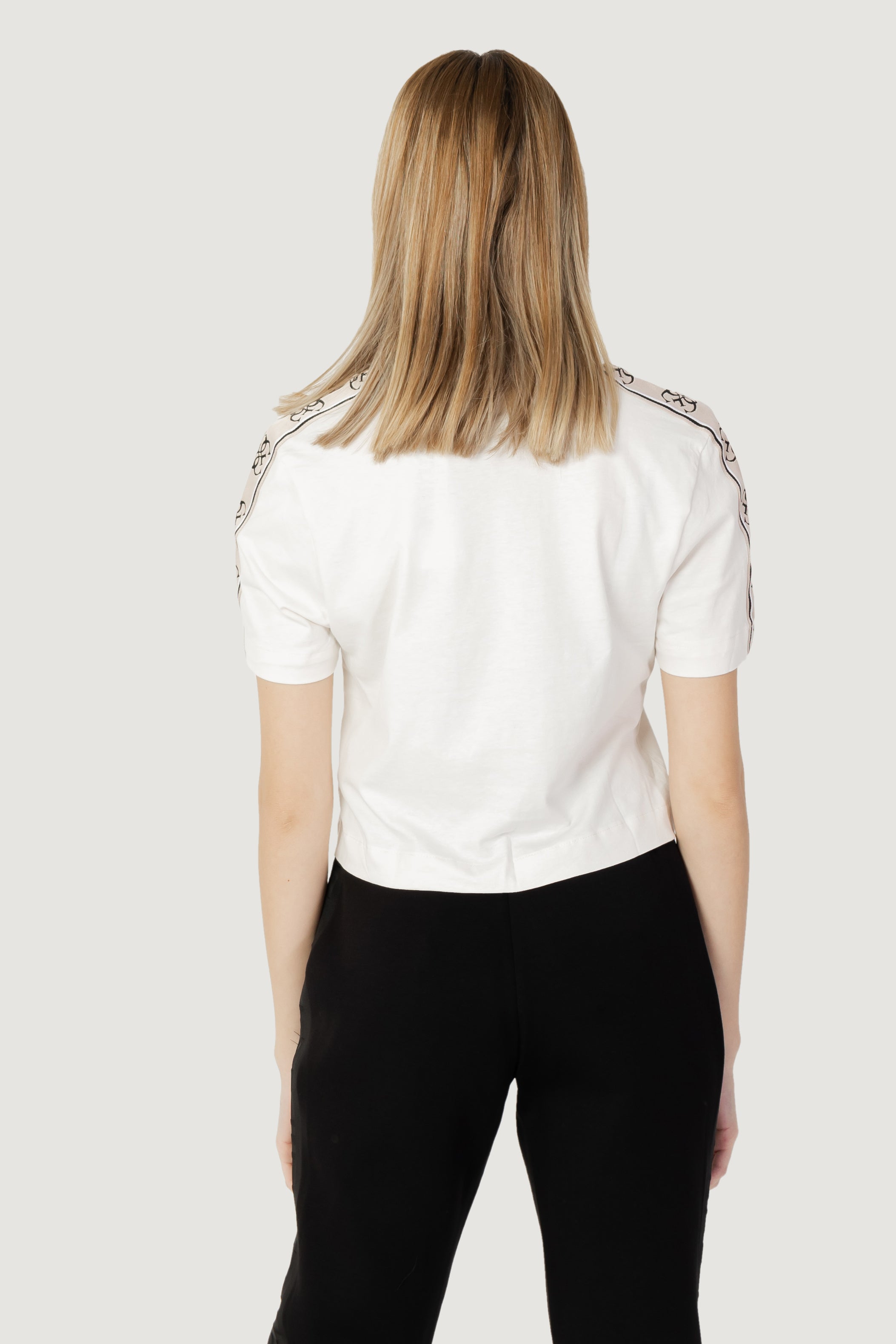 T-shirt Guess Active BRITNEY CROP TEE