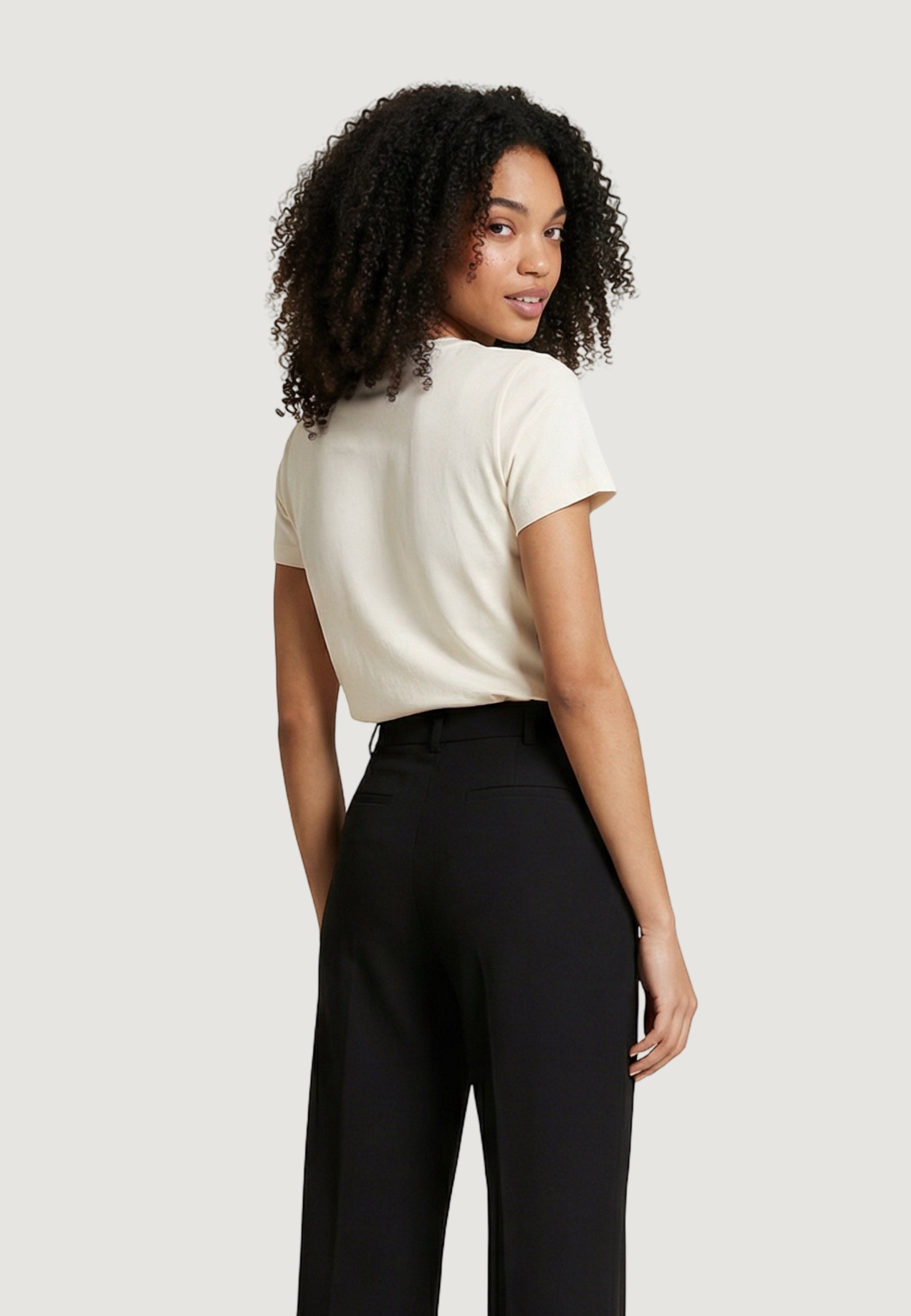 T-shirt Guess Active CIRCE SS CN T-SHIRT