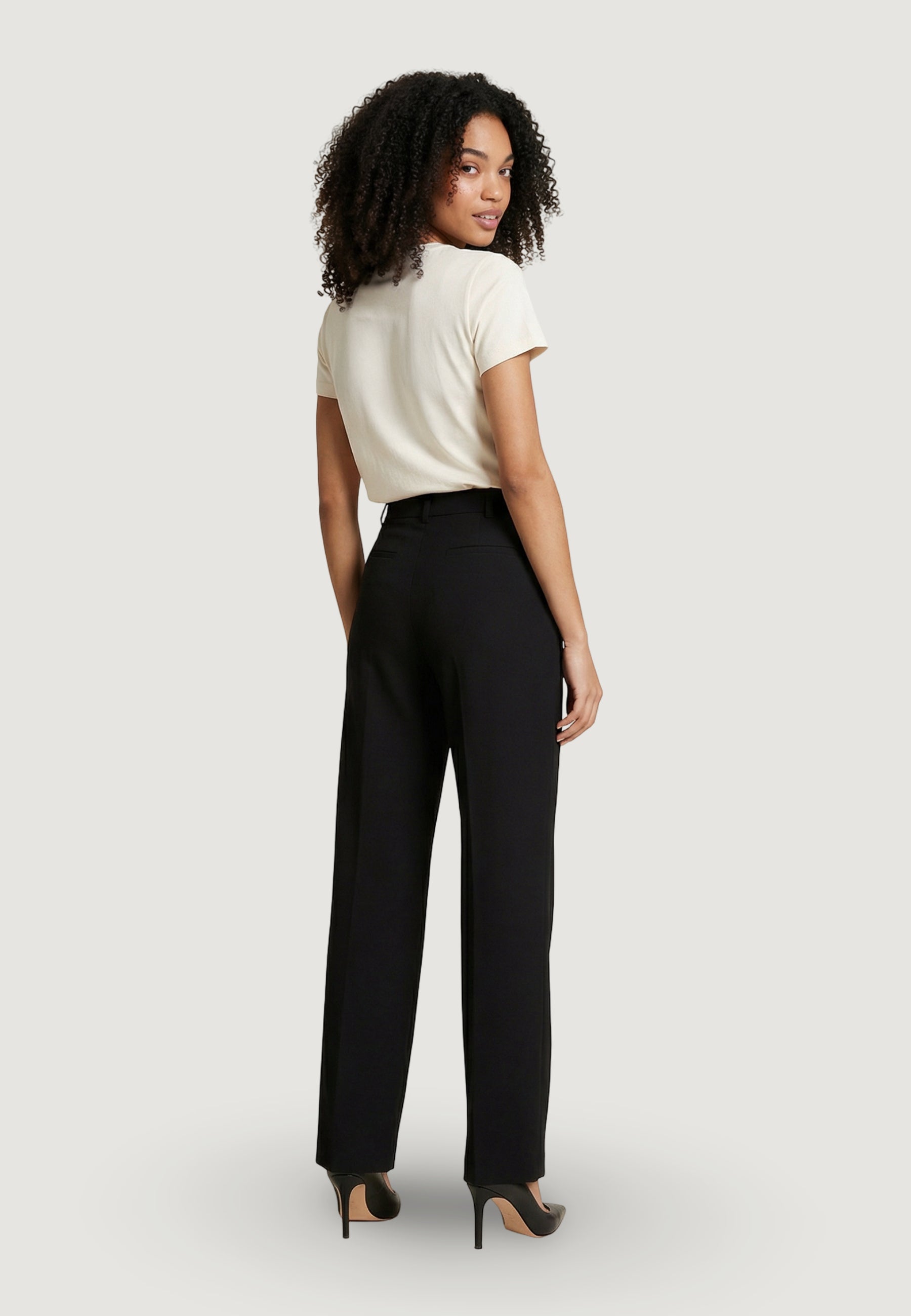 T-shirt Guess Active CIRCE SS CN T-SHIRT