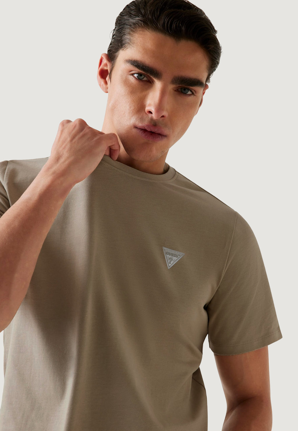T-shirt Guess CN SS SMALL PATCH COTTON MODAL