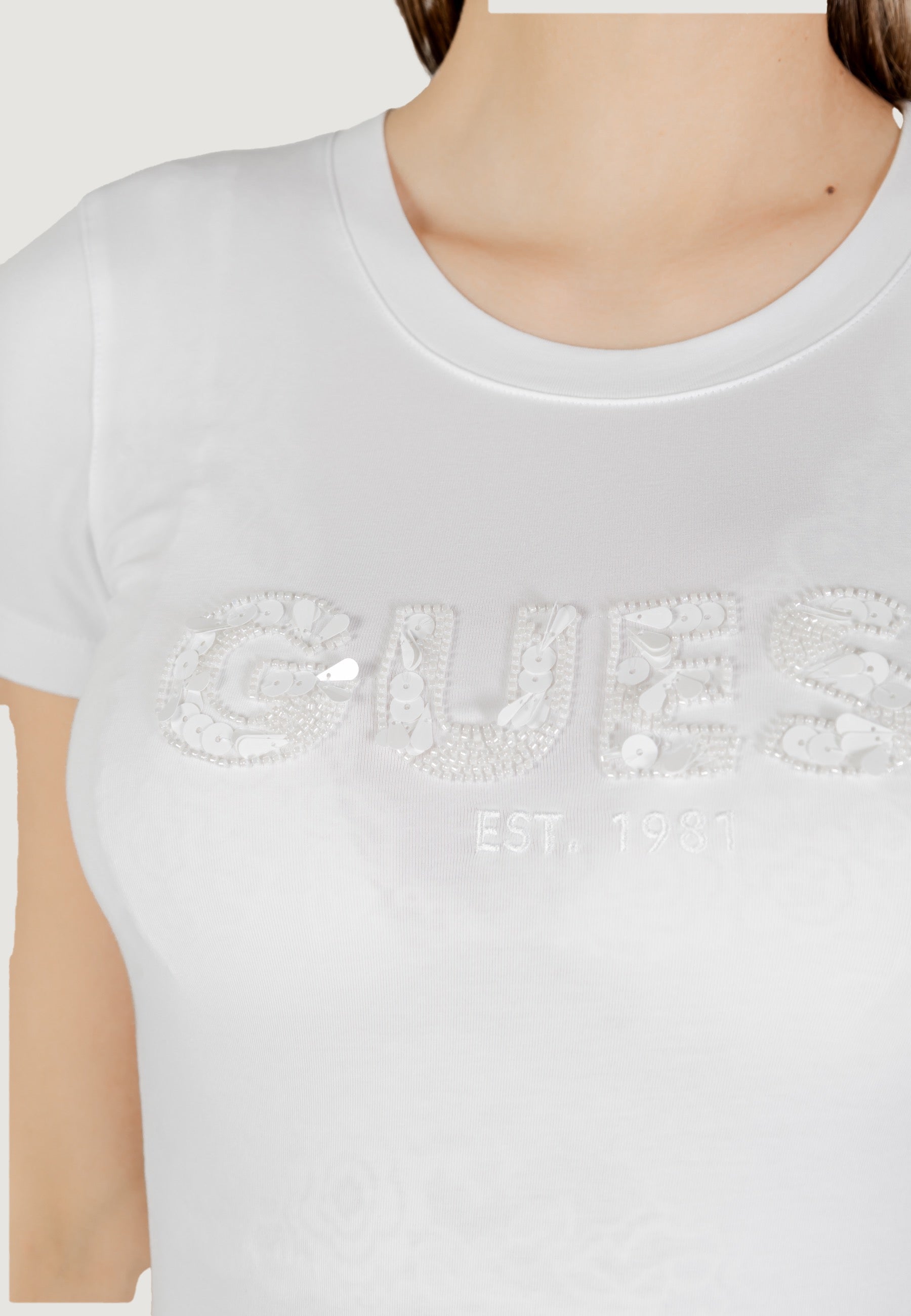 T-shirt Guess CN SS LOGO SEGQUINS