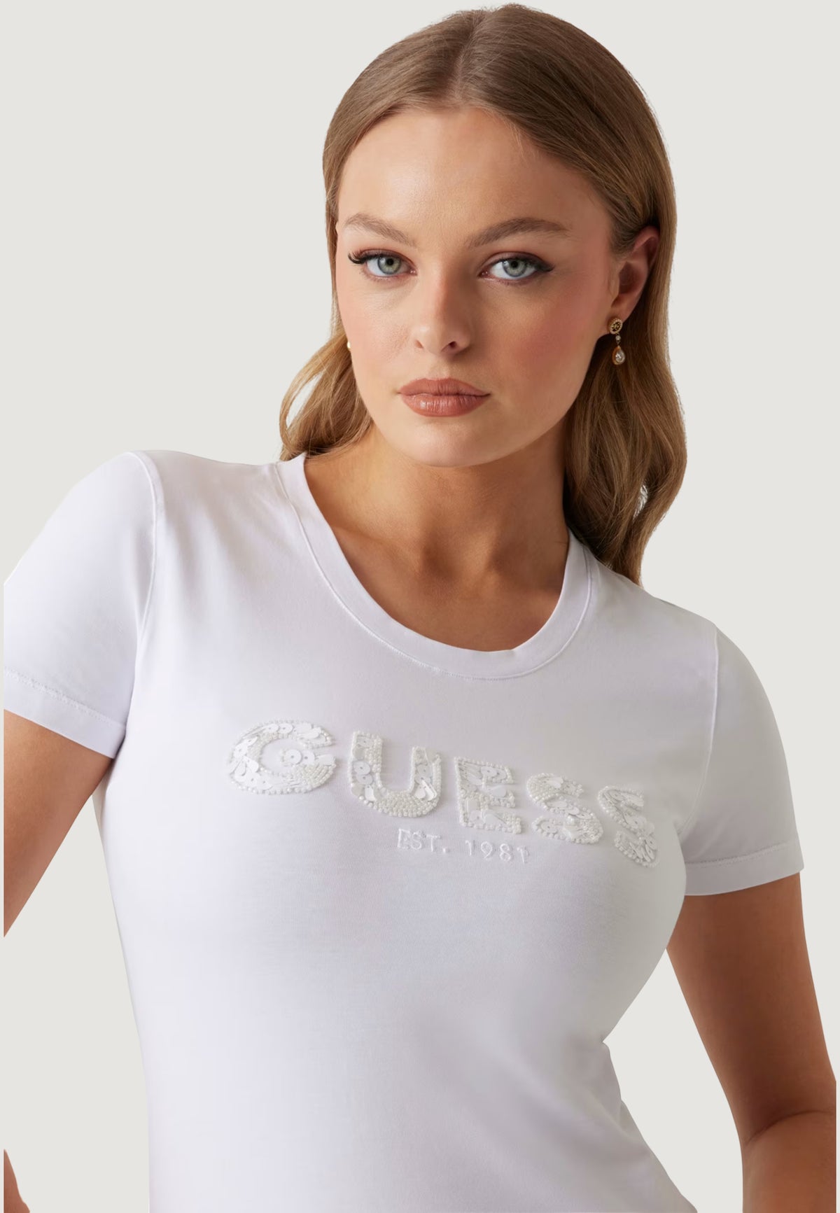 T-shirt Guess CN SS LOGO SEGQUINS