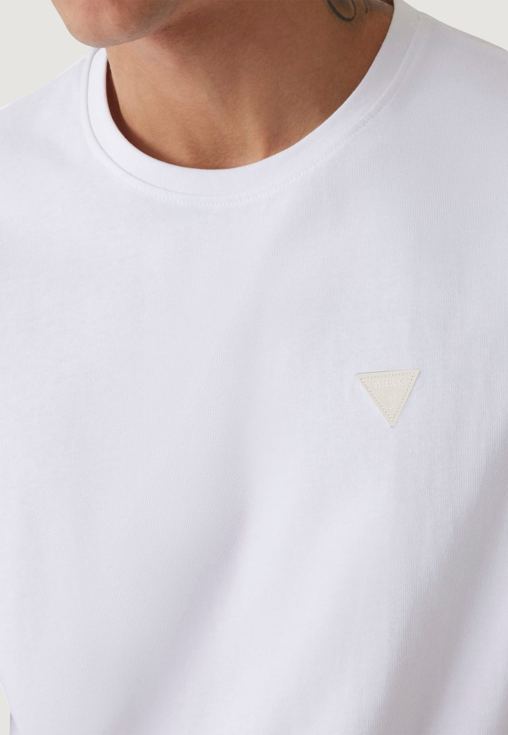 T-shirt Guess CN SS SMALL PATCH COTTON MODAL