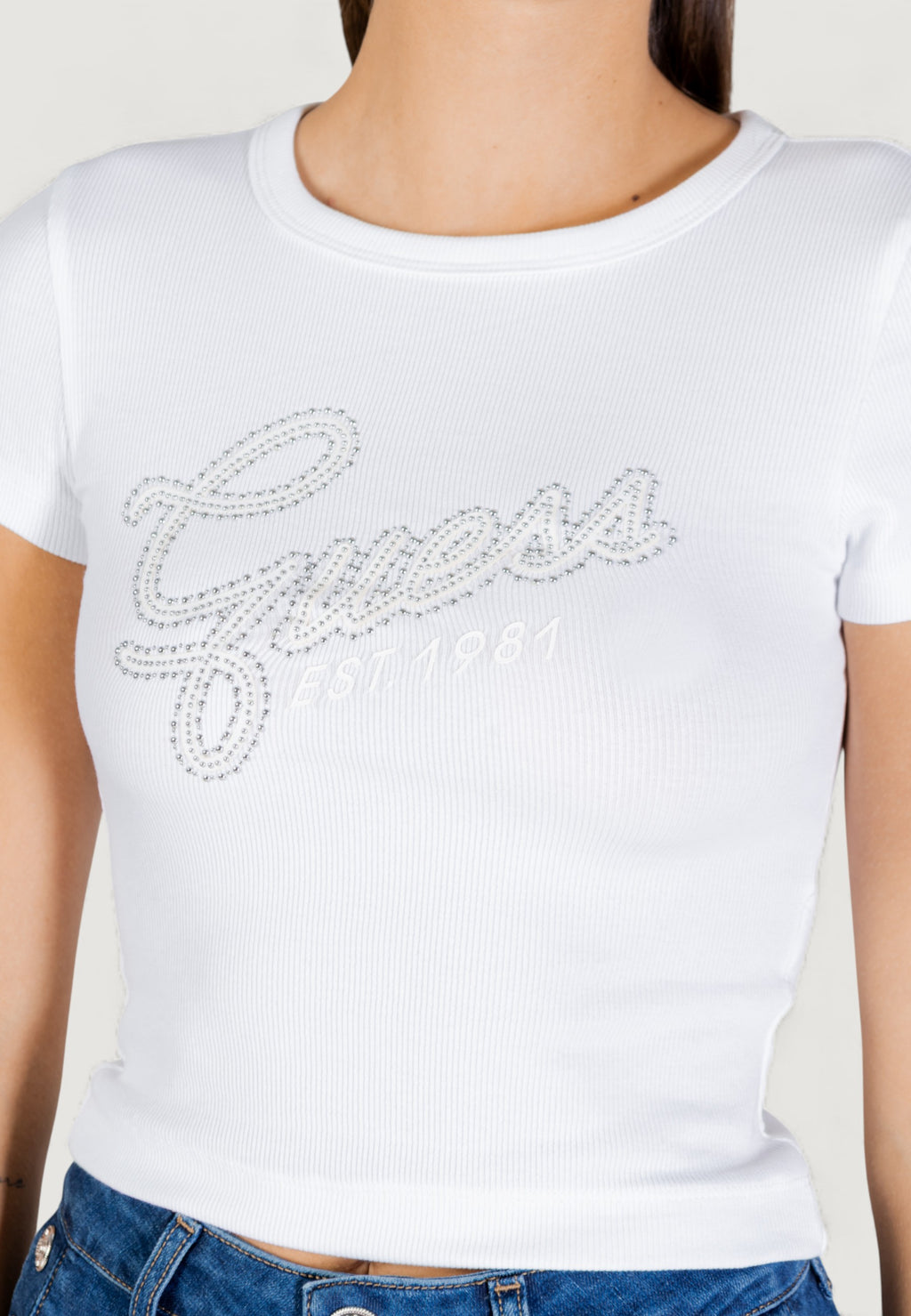 T-shirts Guess SS CN GUESS STUDS SCRIPT TEE