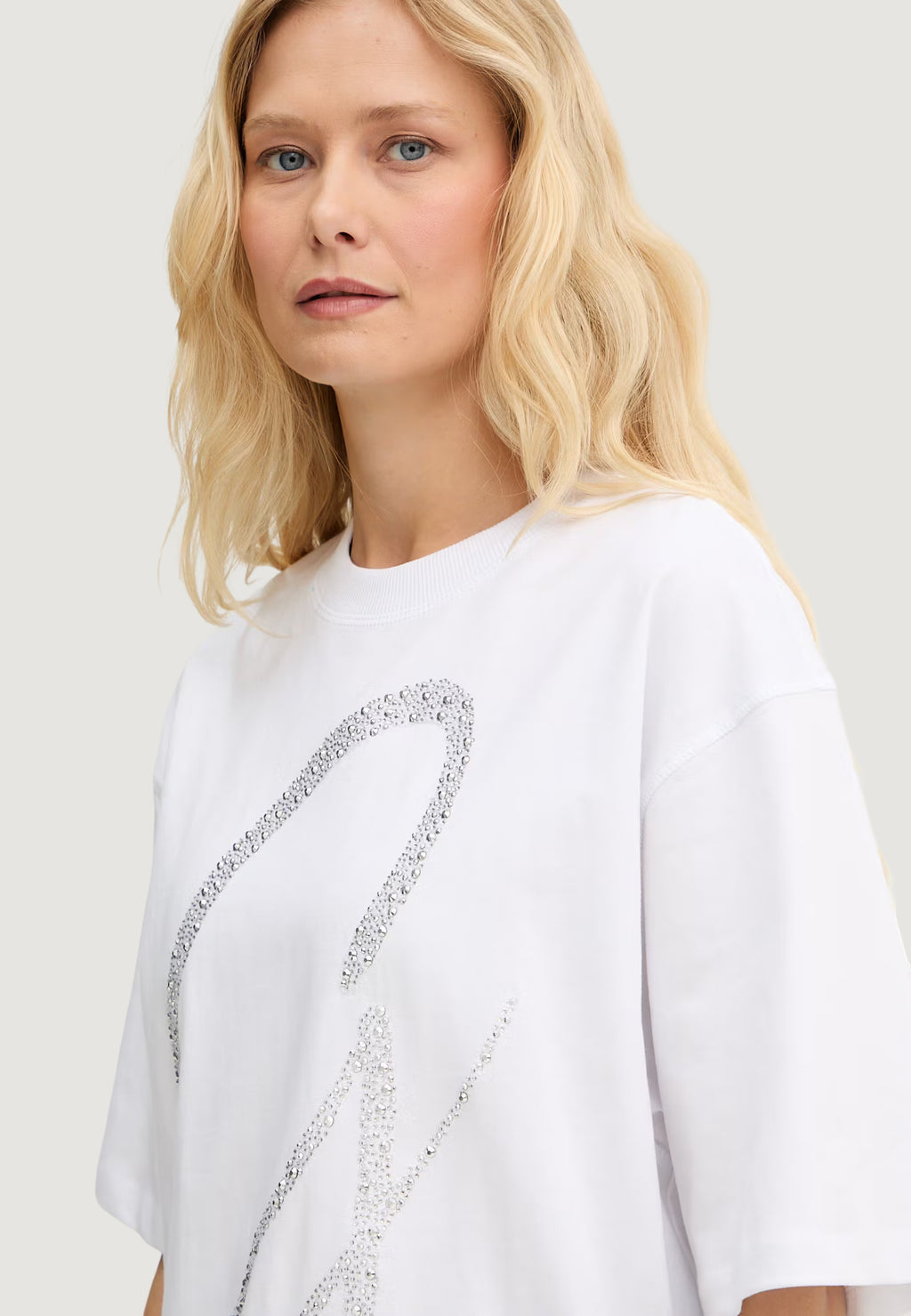 T-shirts Guess SS CN MAXI G STUDS TEE