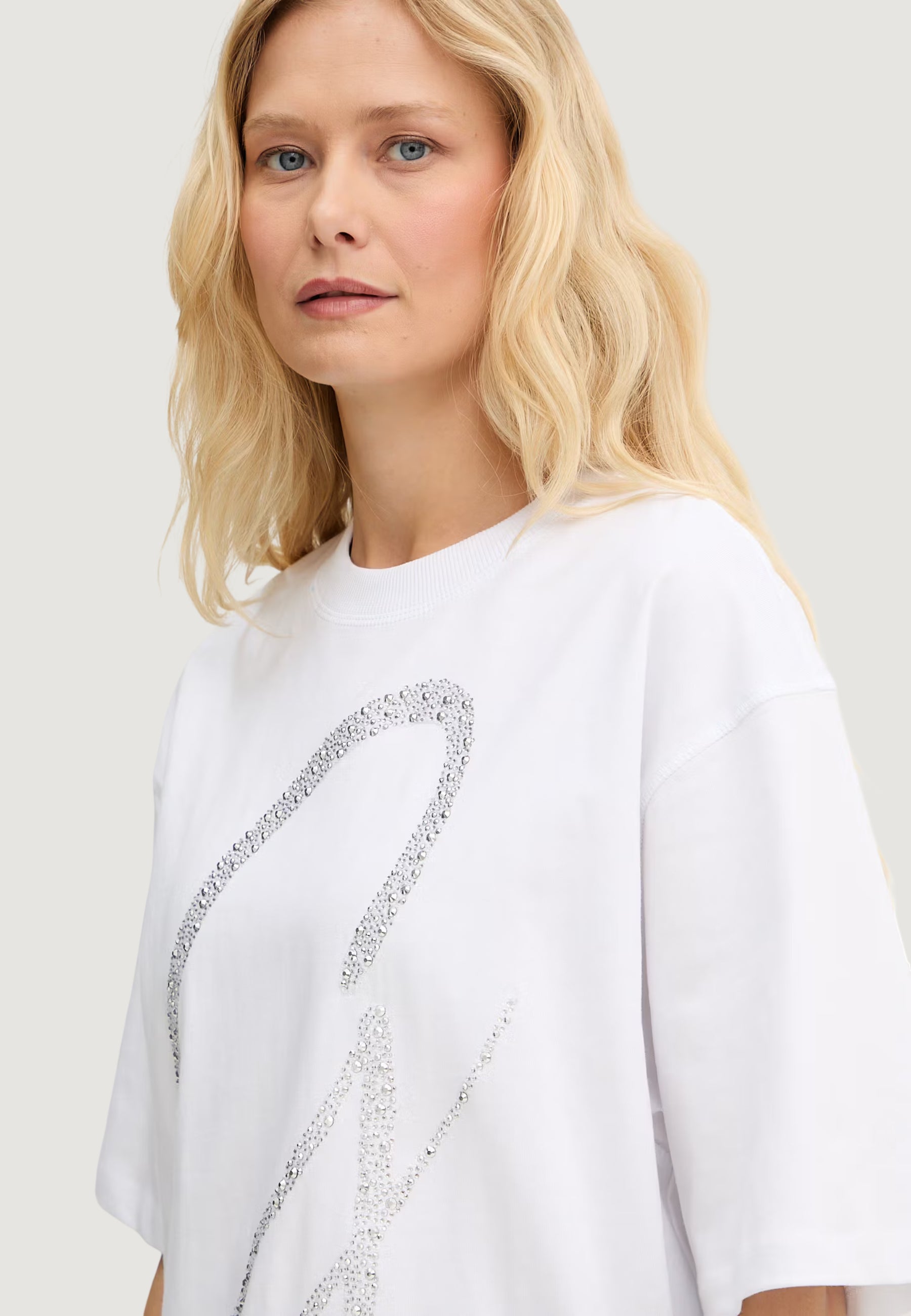 T-shirts Guess SS CN MAXI G STUDS TEE
