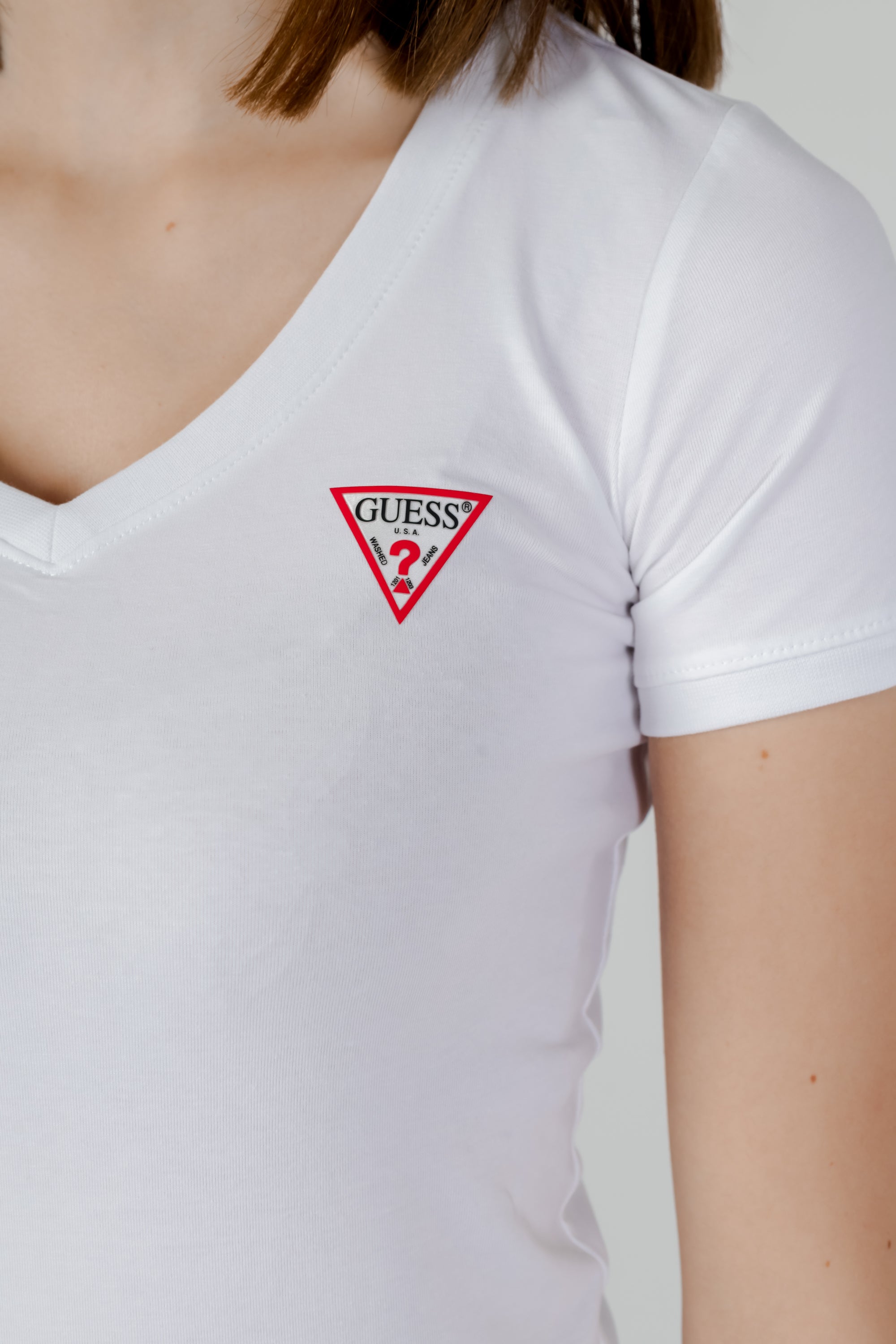T-shirt Guess VN MINI TRIANGLE