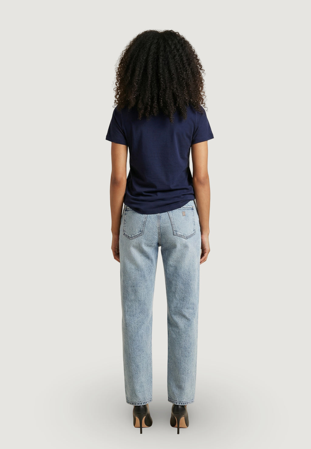 T-shirt Guess SS CN FEATHER TRIANGLE TEE