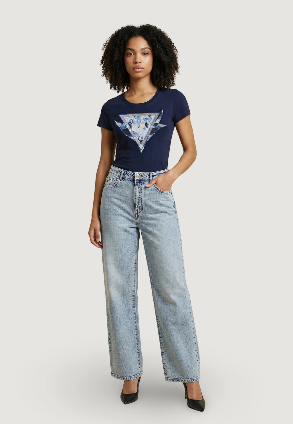 T-shirt Guess SS CN FEATHER TRIANGLE TEE