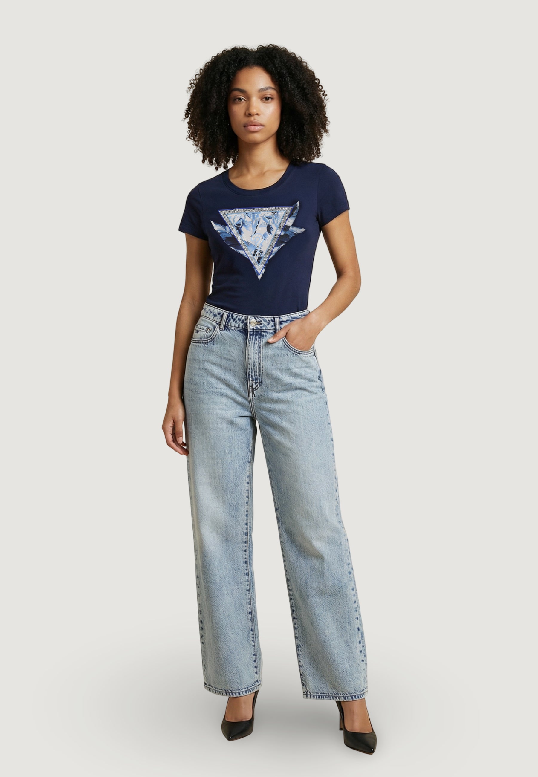 T-shirt Guess SS CN FEATHER TRIANGLE TEE
