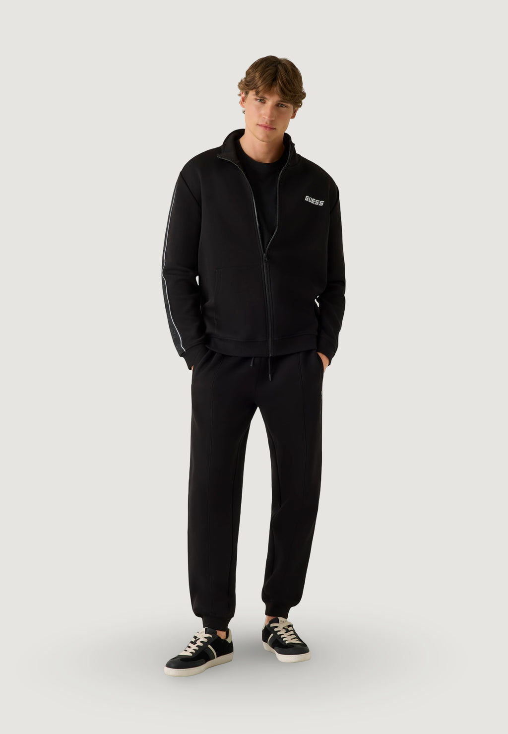 T-shirt Guess CN SS SMALL PATCH COTTON MODAL