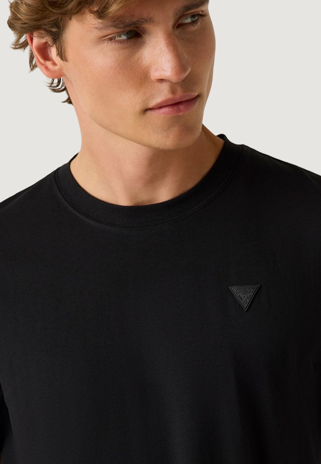 T-shirt Guess CN SS SMALL PATCH COTTON MODAL