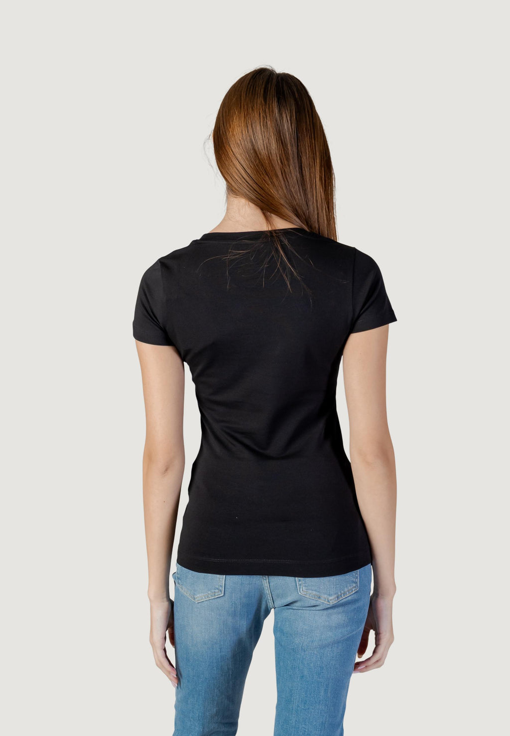 T-shirts Guess SS CN FLOWERS TRIANGLE TEE