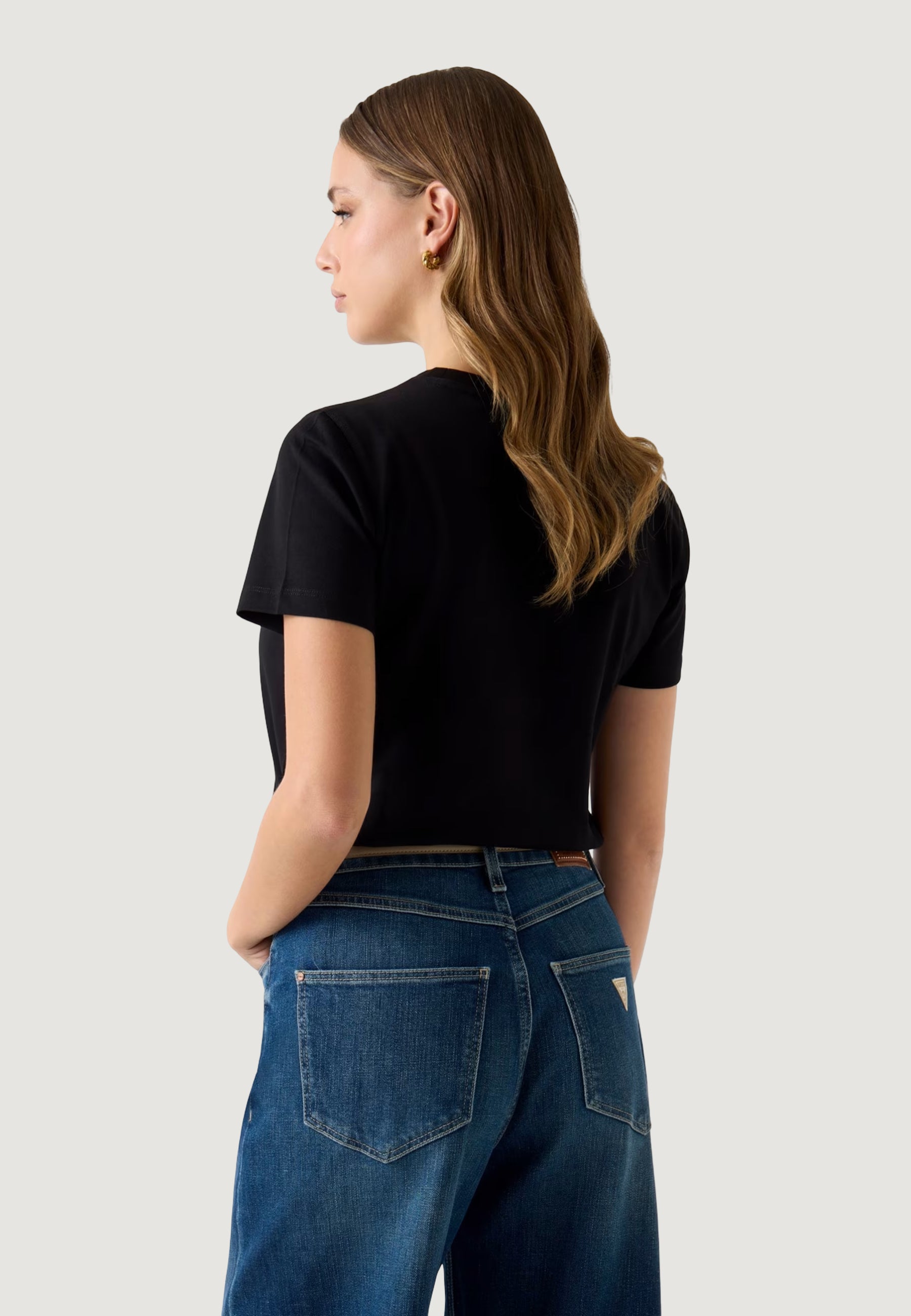 T-shirt Guess SS CN GUESS STUDS SCRIPT TEE