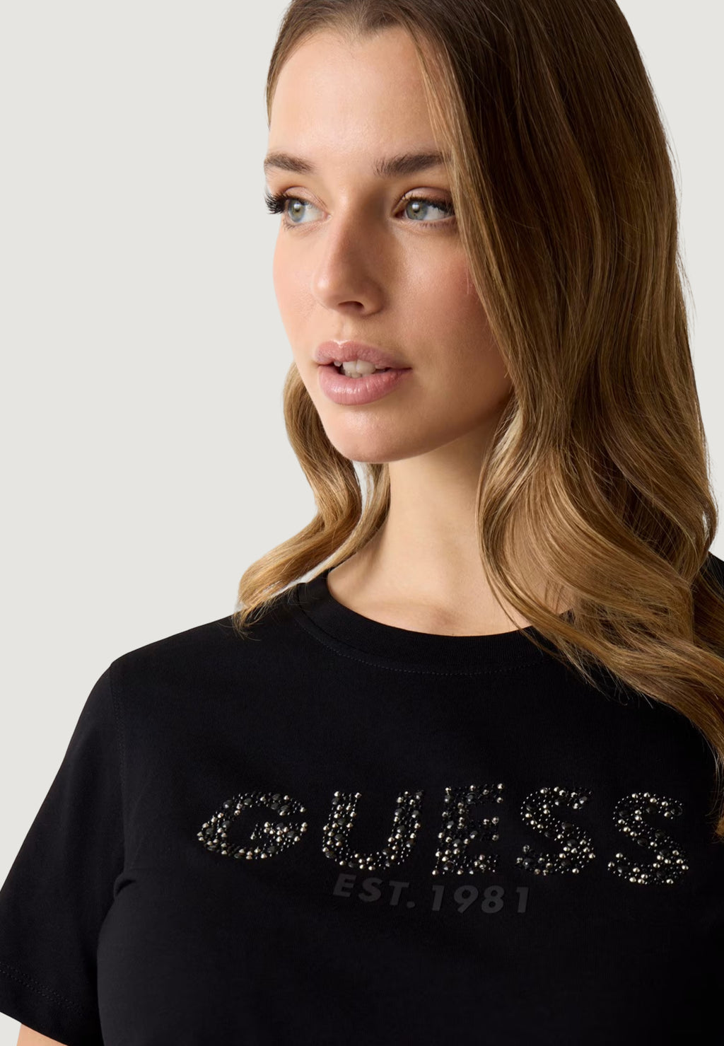 T-shirt Guess SS CN GUESS STUDS SCRIPT TEE