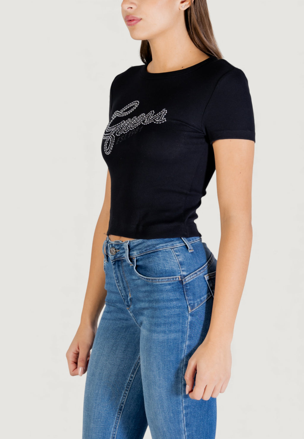 T-shirts Guess SS CN GUESS STUDS SCRIPT TEE