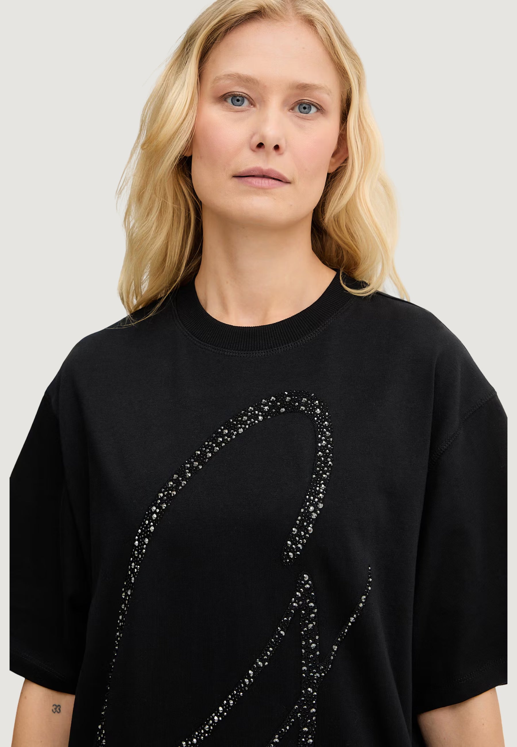 T-shirts Guess SS CN MAXI G STUDS TEE