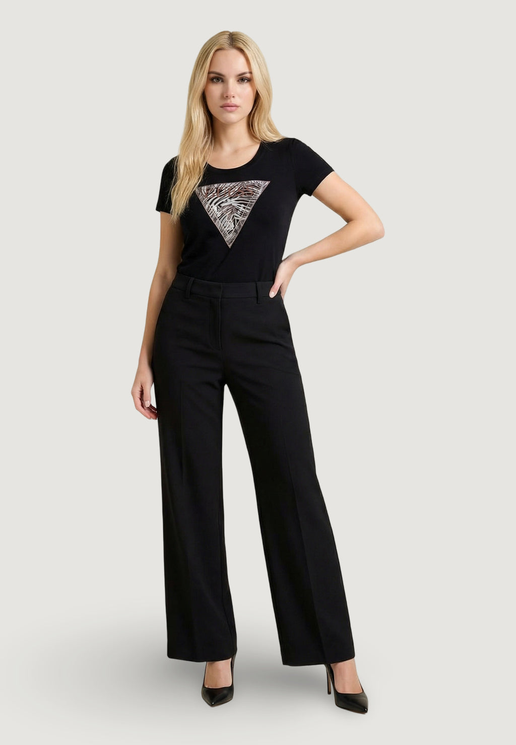T-shirts Guess SS CN ZEBRA TRIANGLE TEE