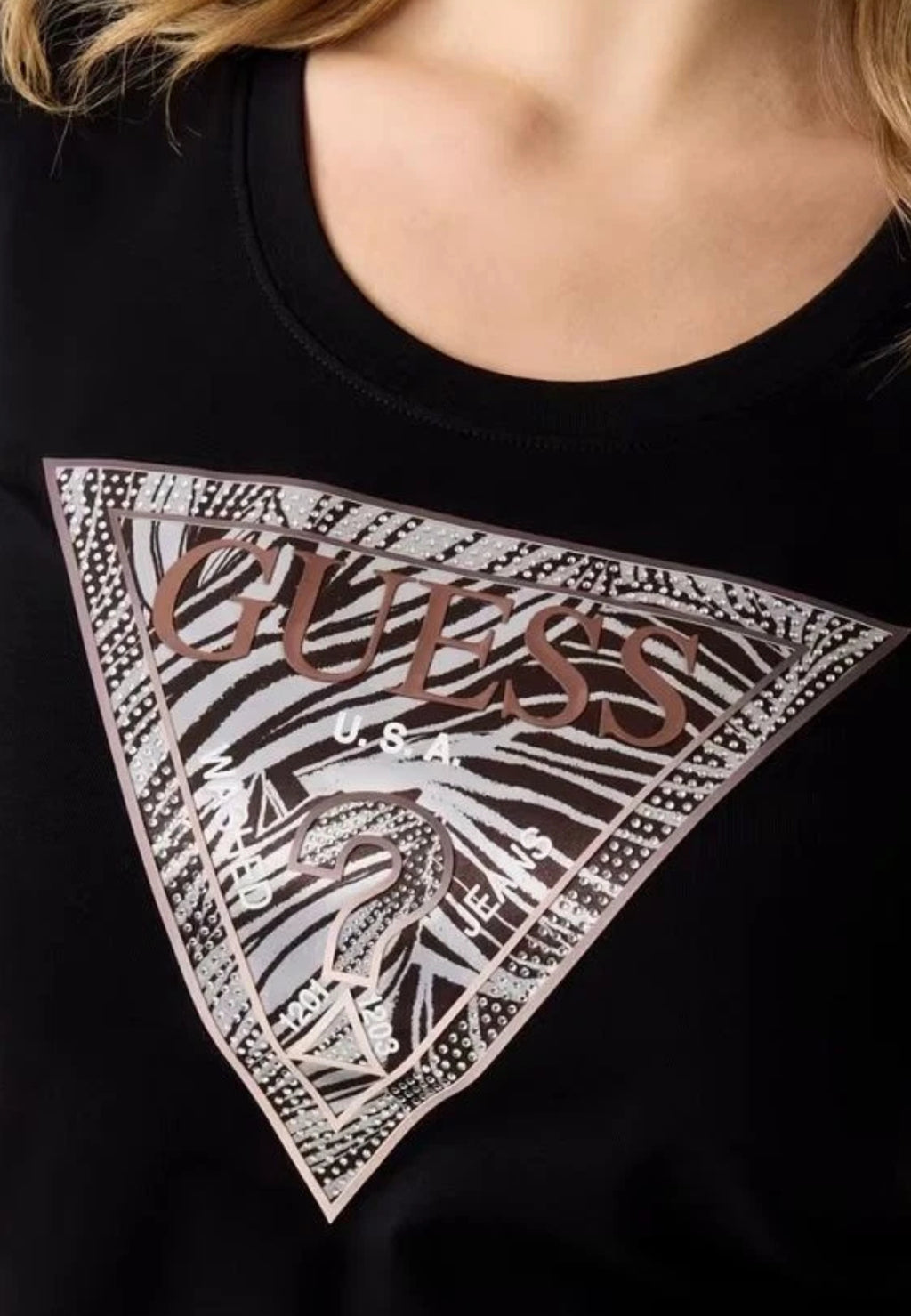 T-shirts Guess SS CN ZEBRA TRIANGLE TEE