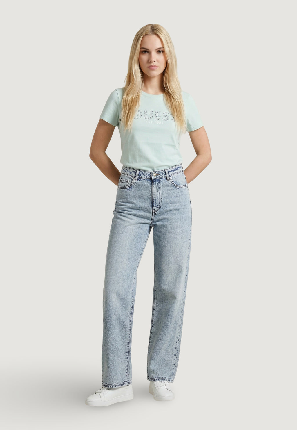 T-shirt Guess SS CN GUESS STUDS SCRIPT TEE