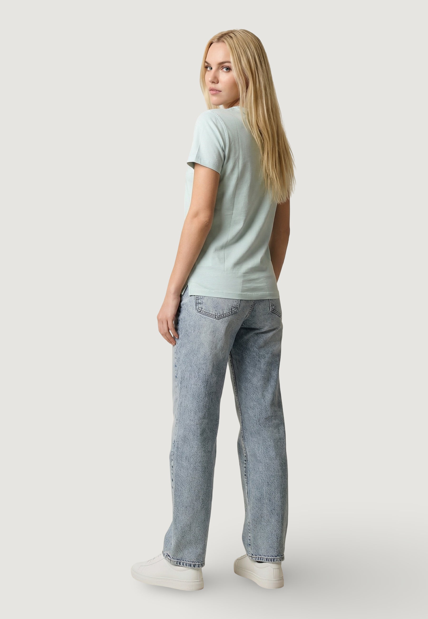 T-shirt Guess SS CN GUESS STUDS SCRIPT TEE