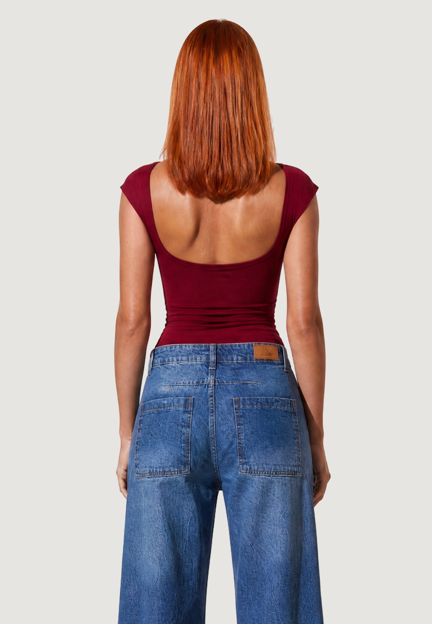 T-shirts I am TOP CON SCOLLO DIETRO