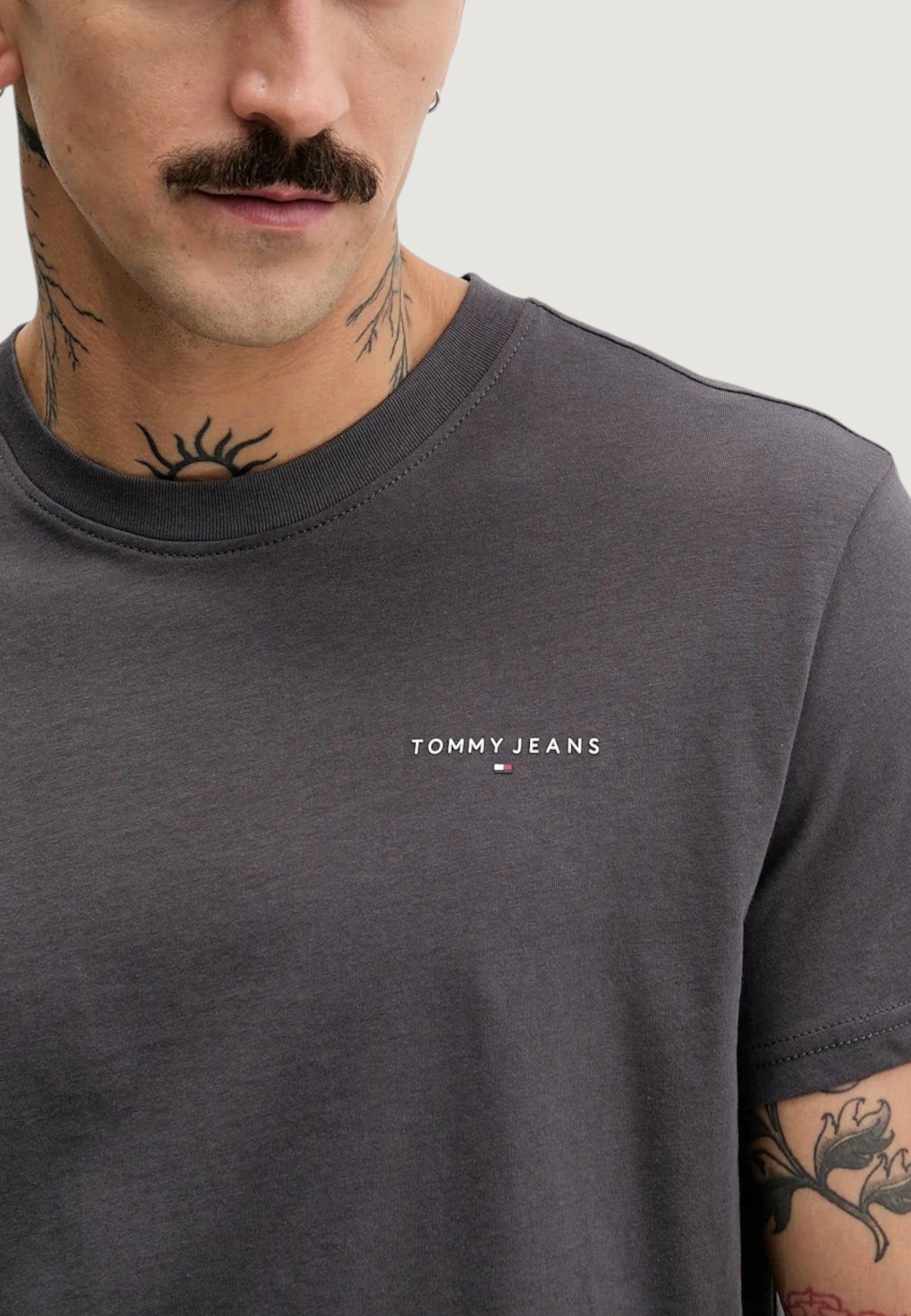 T-shirt Tommy Hilfiger Jeans TJM SLIM LINEAR CHES