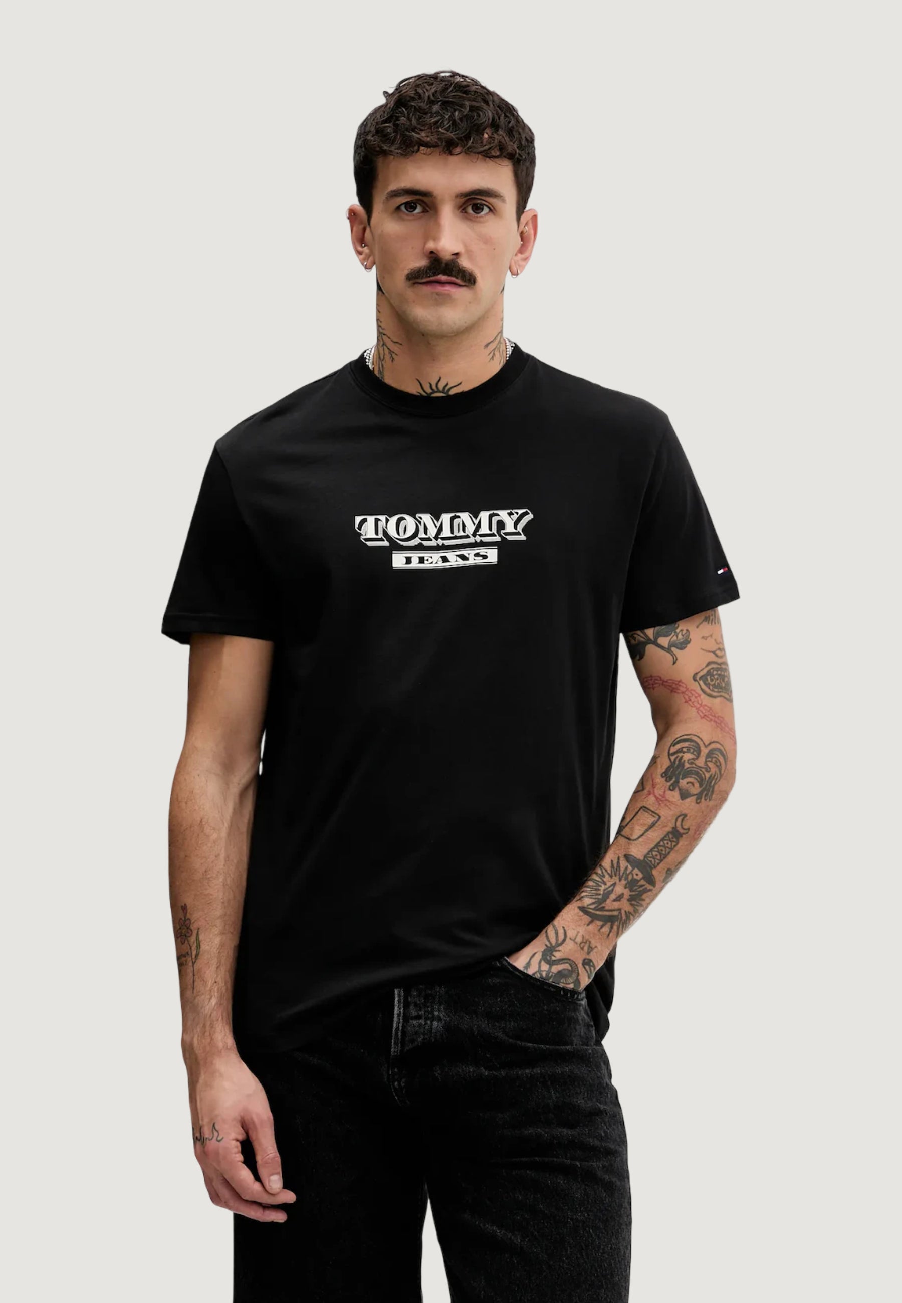 T-shirt Tommy Hilfiger Jeans TJM REG BILLS FONT