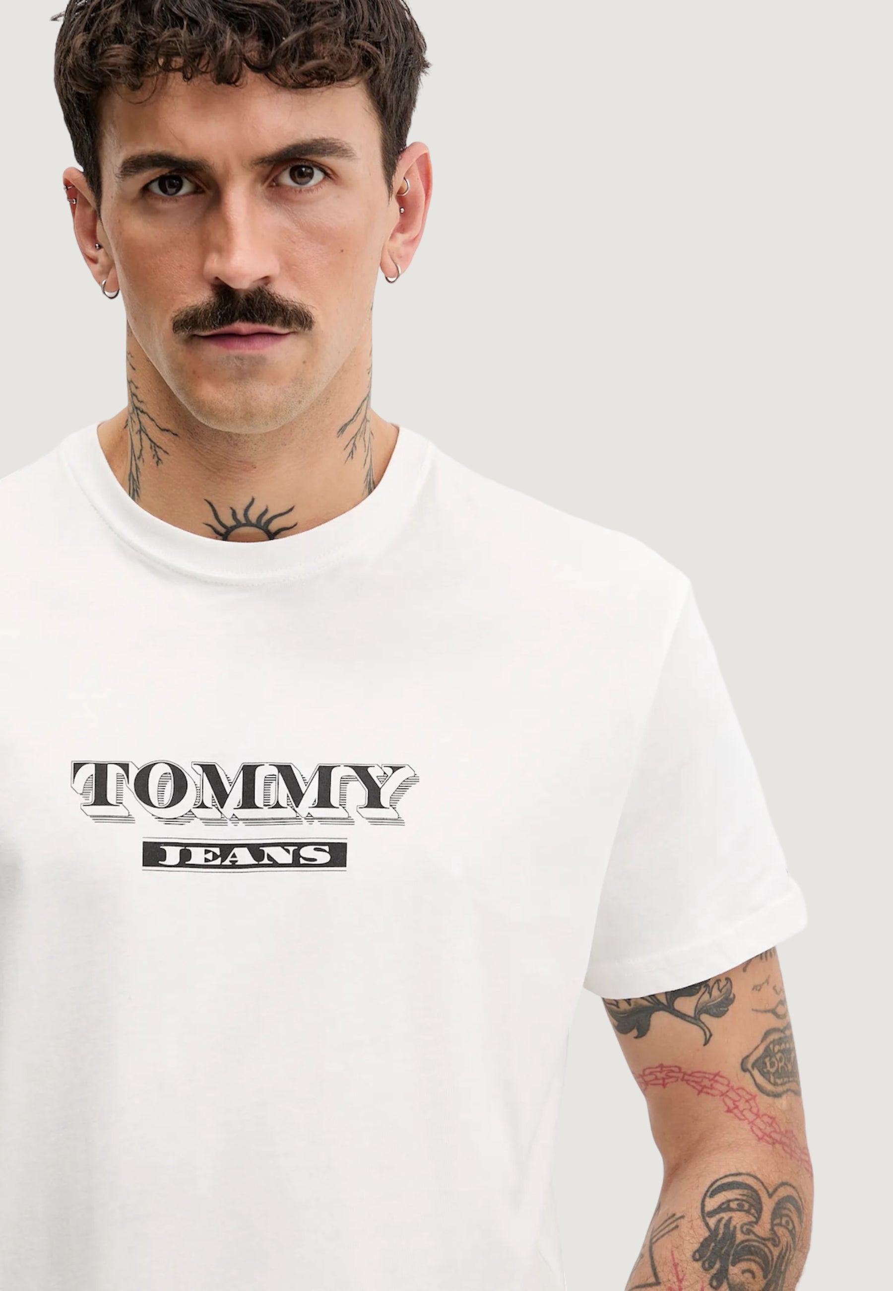 T-shirt Tommy Hilfiger Jeans TJM REG BILLS FONT