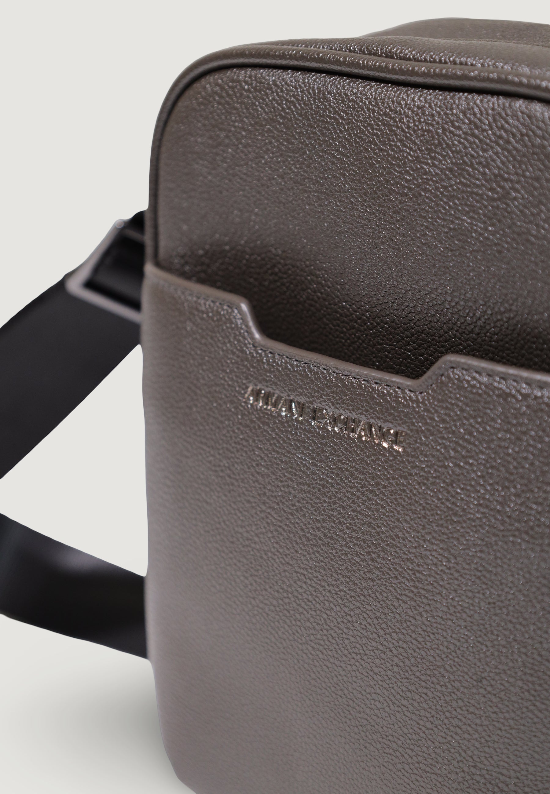 Sling bag Armani Exchange XM002584 AF22651