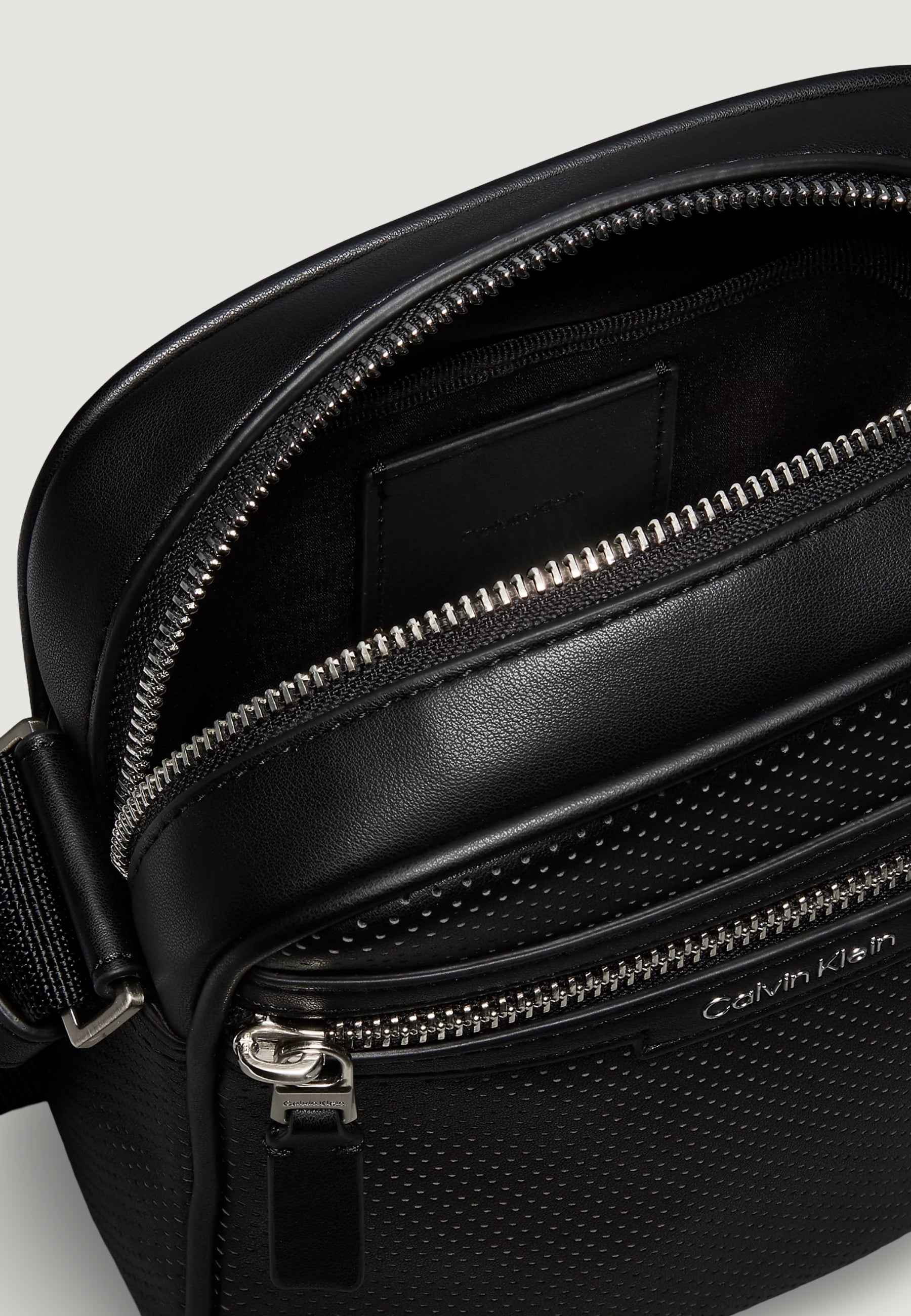 Tracolla Calvin Klein PERFORATED REPORTER