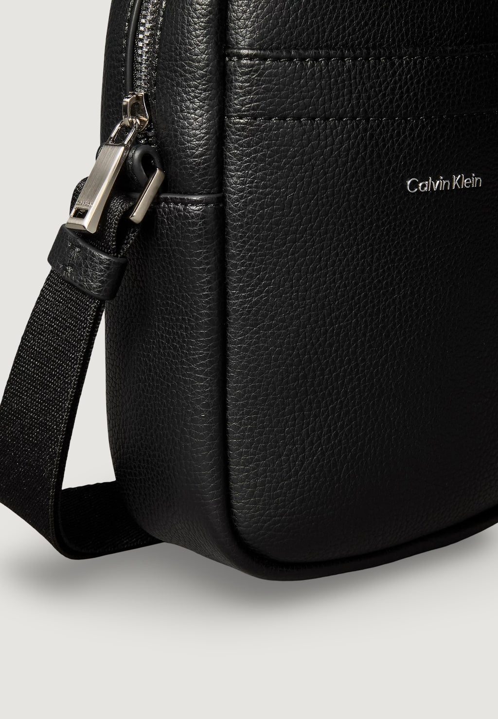 Tracolla Calvin Klein RAISED SLIM REPORTER