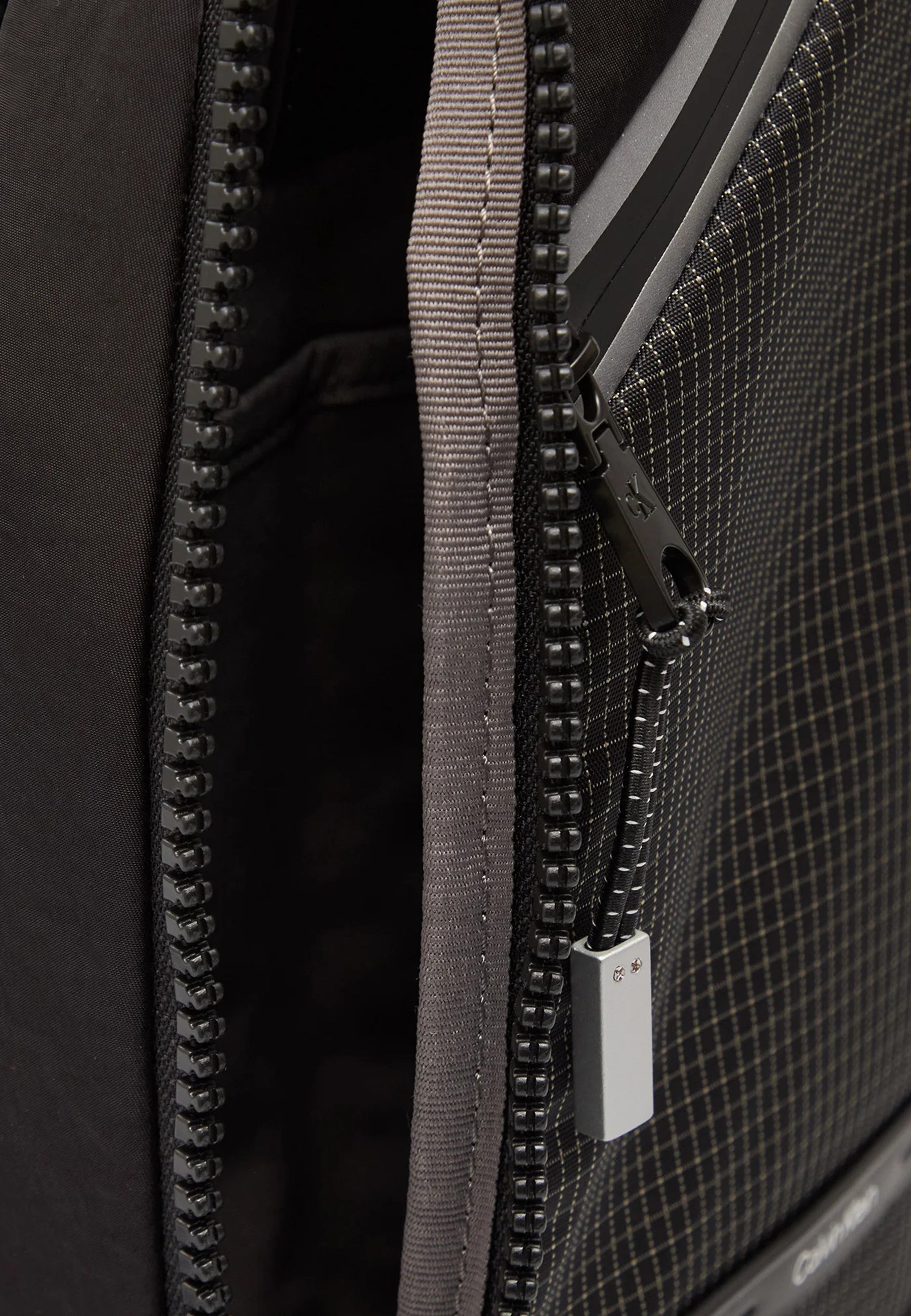 Tracolla Calvin Klein STRIPED UTILITY ZIP SLING