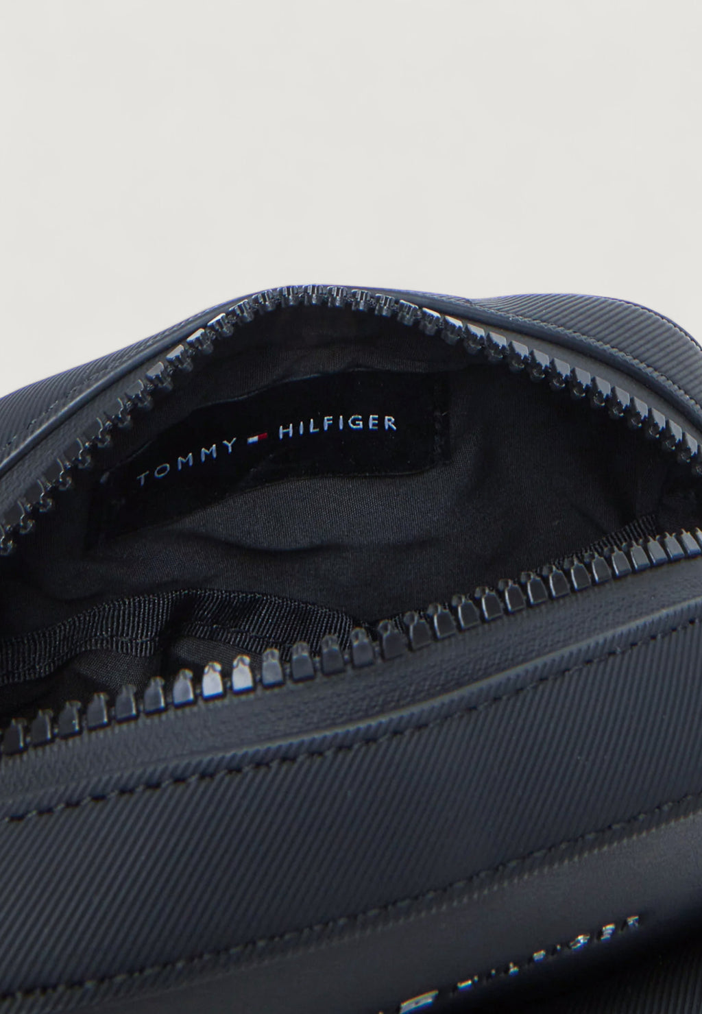 Sling bag Tommy Hilfiger TH FOUNDATION MINI REPORTER