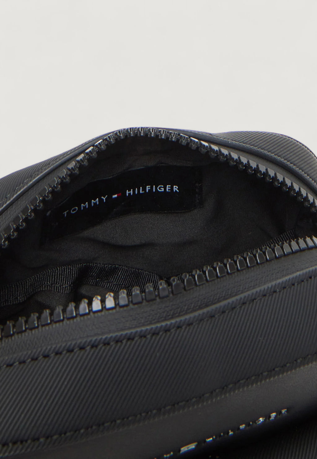 Sling bag Tommy Hilfiger TH FOUNDATION MINI REPORTER