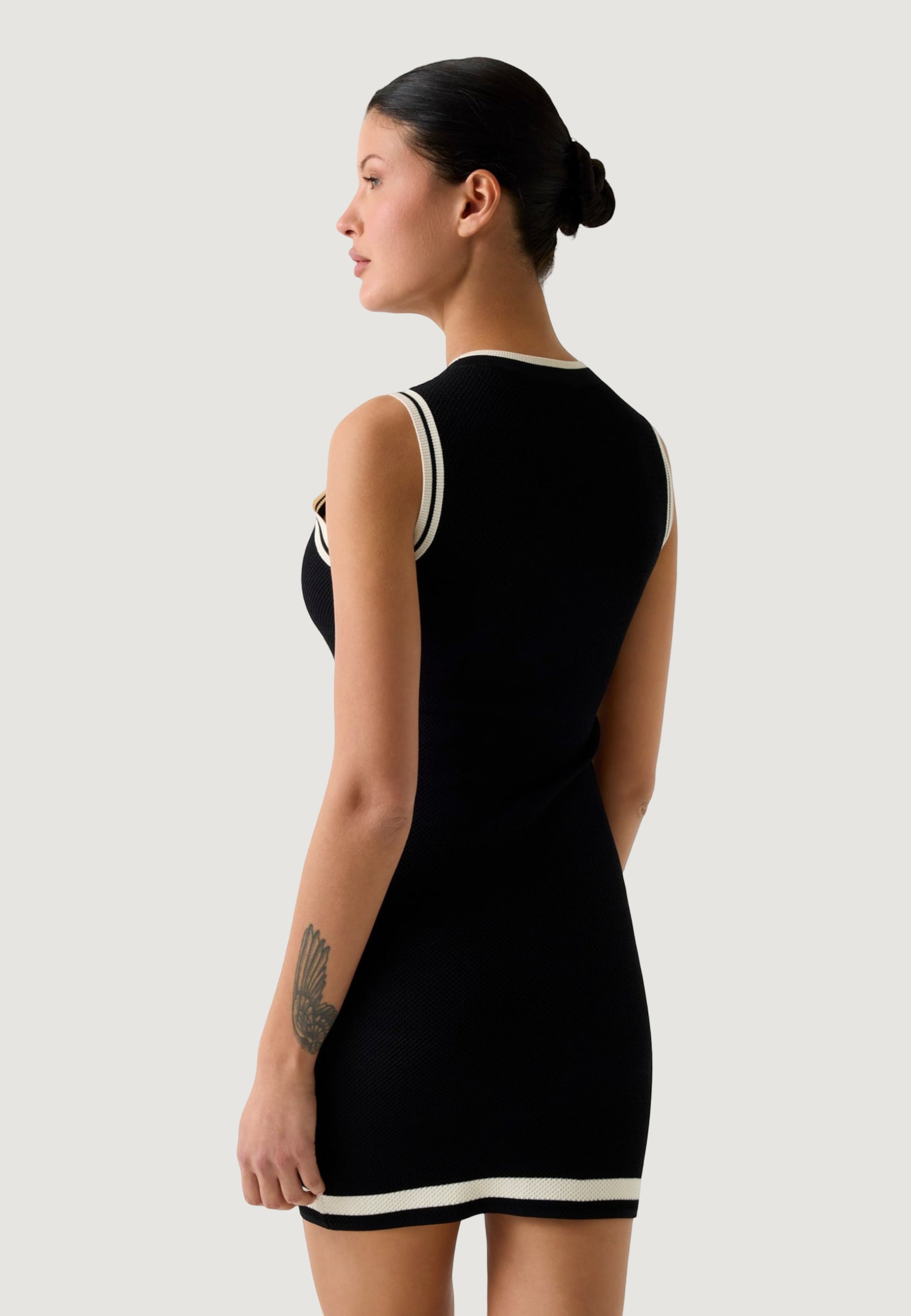 Vestito midi Guess Active GABRY CN SL SHORT DRESS SWTR