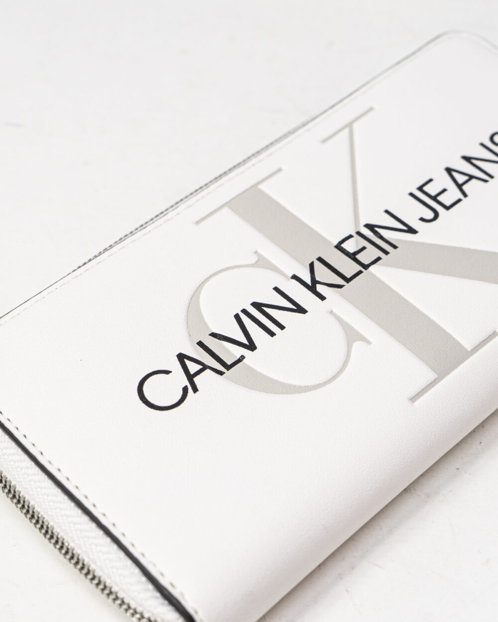 Portafoglio grande Calvin Klein Jeans ZIP AROUND Bianco - Foto 3