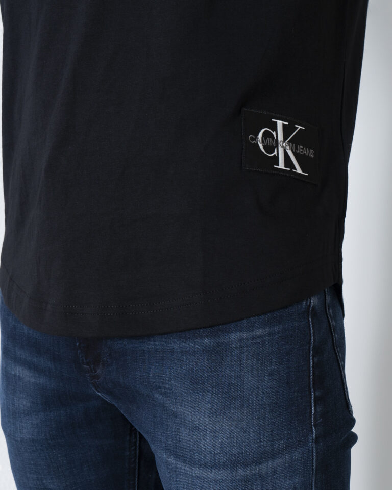 T-shirt Calvin Klein Jeans TURN UP SLEEV Nero - Foto 4