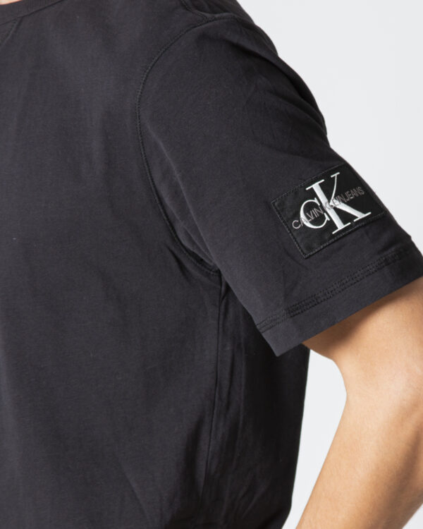 T-shirt Calvin Klein Jeans MONOGRAM SLEEVE Nero - Foto 2