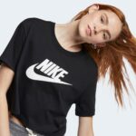 T-shirt Nike Sportswear Essential Nero - Foto 2