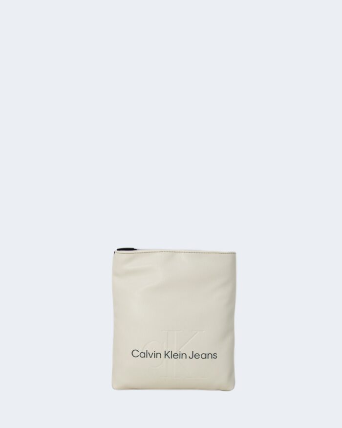 Borsa Calvin Klein MONOGRAM SOFT FLATPACK S Panna – 81782