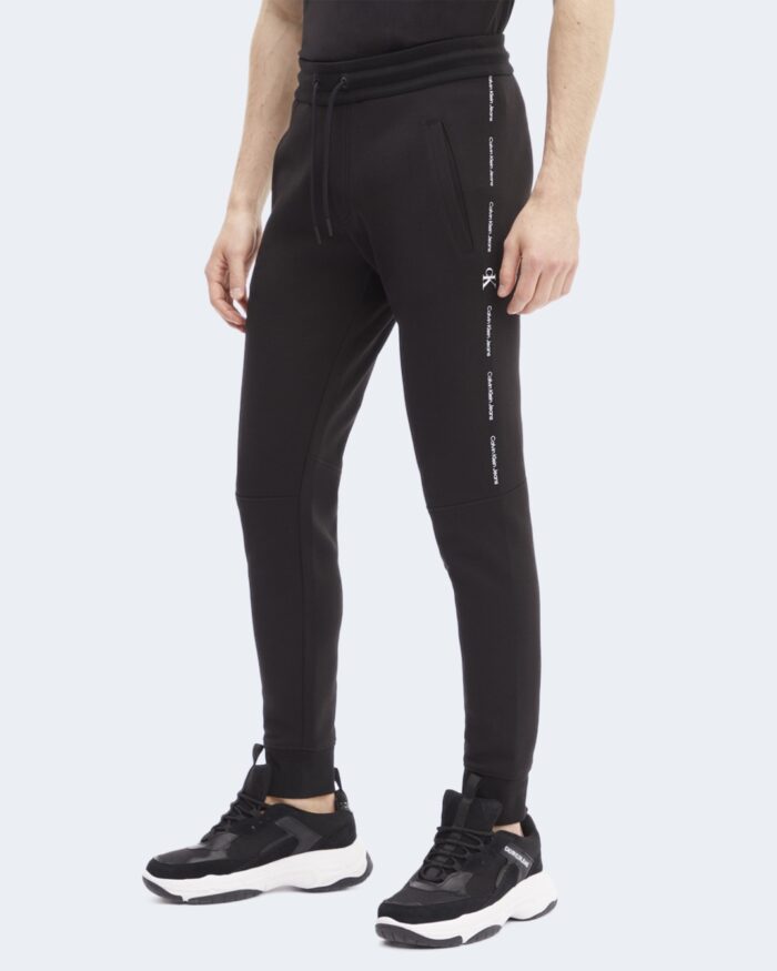 Pantaloni sportivi Calvin Klein REPEAT LOGO HWK PANT J30J319652 Nero – 81027