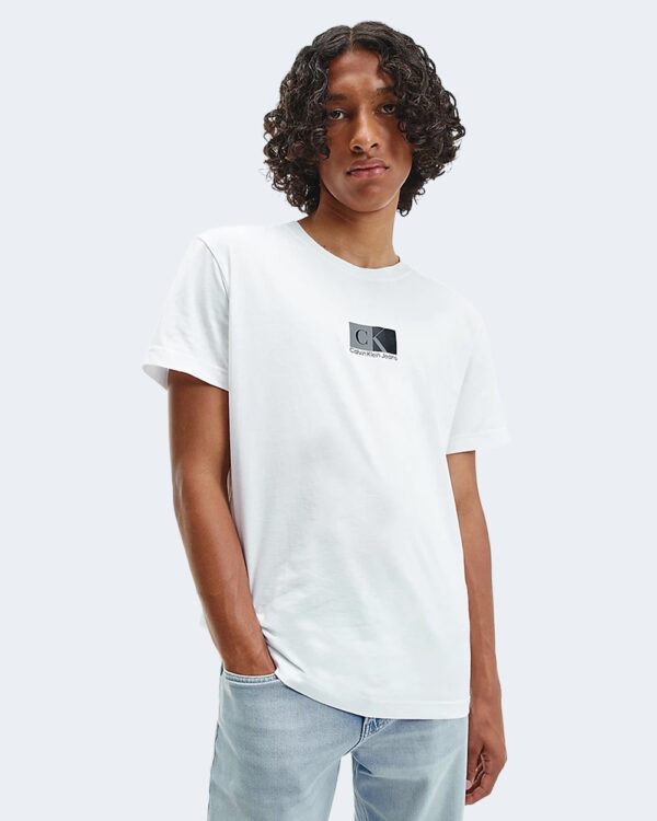 T-shirt Calvin Klein Jeans SMALL CENTER BOX TEE J30J319712 Bianco - Foto 1