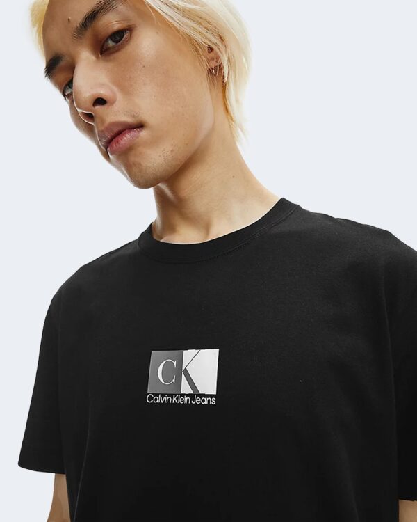 T-shirt Calvin Klein Jeans SMALL CENTER BOX TEE J30J319712 Nero - Foto 2