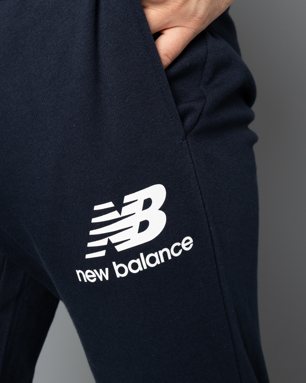 Pantaloni sportivi New Balance ESSENTIALS STACKED LOGO SWEATPANTS Blu - Foto 5