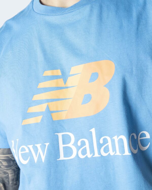 T-shirt New Balance Essentials Celebrate Split Logo Tee Celeste - Foto 3