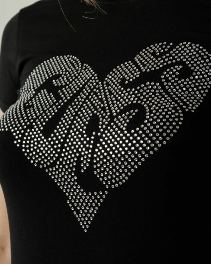 T-shirt Guess SS GUESS HEART R3 Nero – 90911