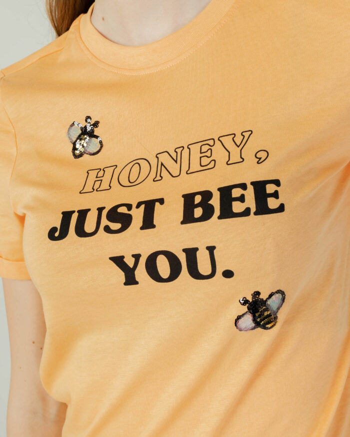 T-shirt Only ONLKITA REG S/S BEE TOP BOX JRS Pesca – 80623